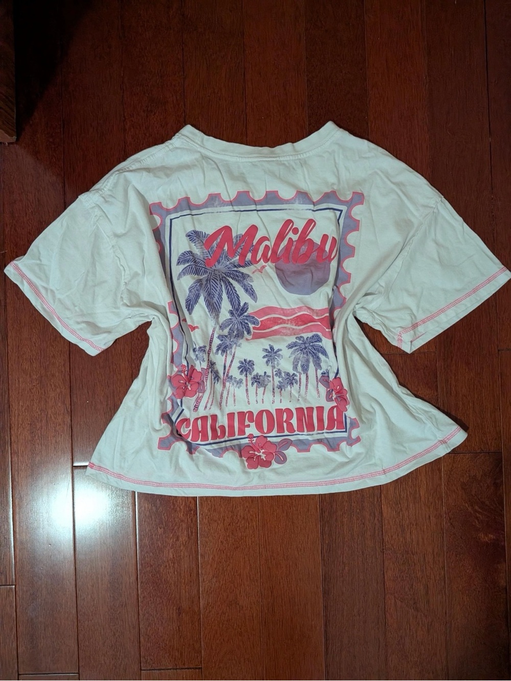 Messy Bun Just Chillin Malibu Graphic Cropped Tee Large